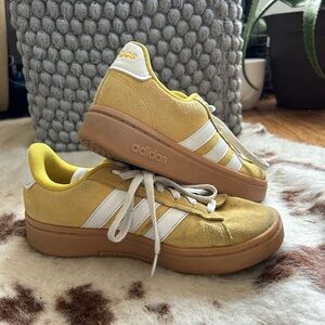 Women’s Size 8 adidas Grand Court Alpha Sneaker